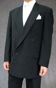 貸衣装セミフォーマル略礼服ダブルのスーツのお写真ですがこちらはラフなシルエットになっております